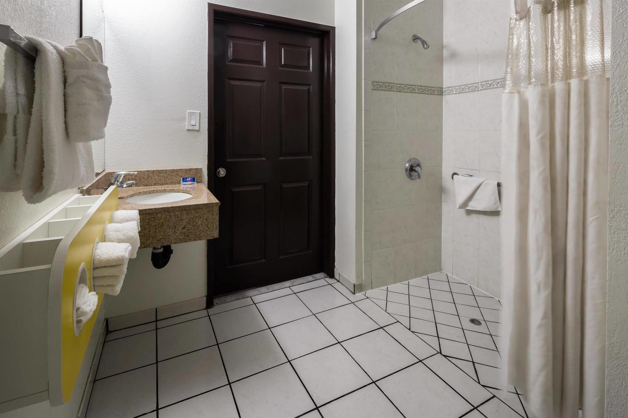 Motel 6-Canoga Park, Ca Лос-Анджелес Экстерьер фото
